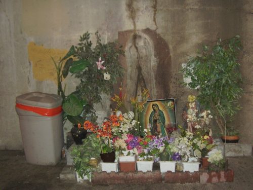 decoracion de flores de nuestra señora del subterráneo
