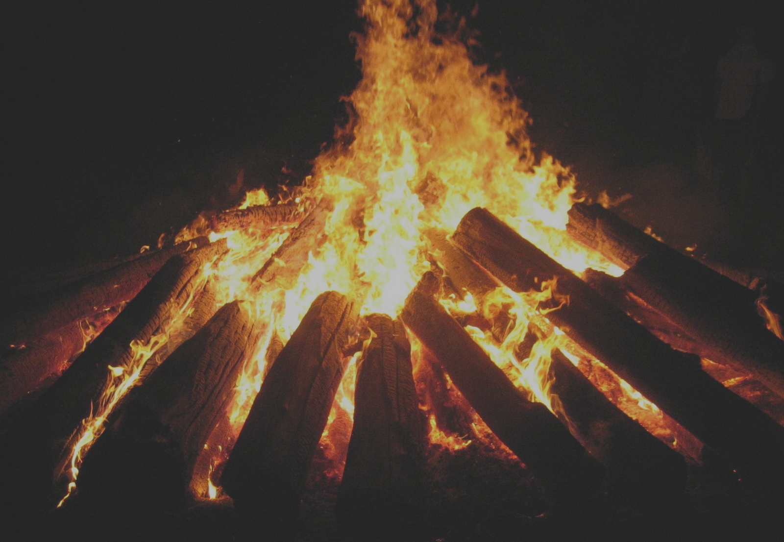 Los Impresionantes “Estigmas de Fuego” por Amor Ardiente a Jesús