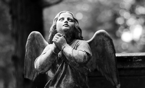 angel orando