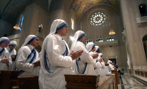 ** FILE ** Sisters of the Missionaries of Charity, the religious order founded by Mother Teresa, pray during a Mass celebrating Mother Teresa's Beatification at the Basilica of the National Shrine of the Immaculate Conception in Washington in this Oct. 19, 2003 file photo. (AP Photo/Gerald Herbert, File)