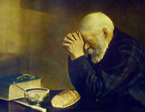 anciano-orando