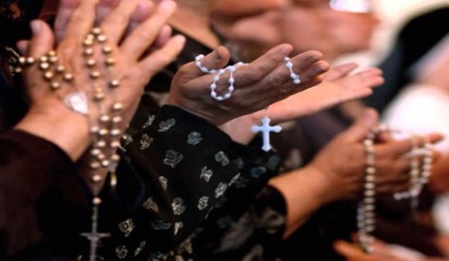 rezando el rosario