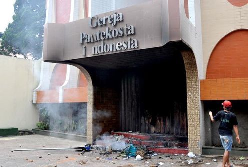 iglesia cristiana atacada en indonesia