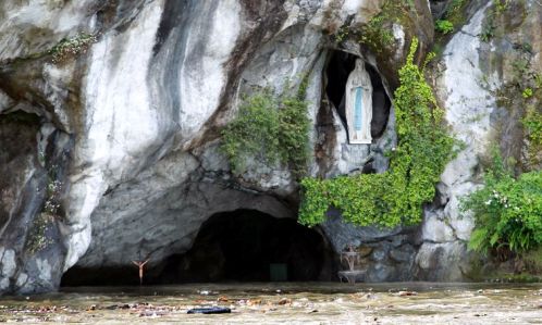 Inundación de Gruta de Lourdes en Francia