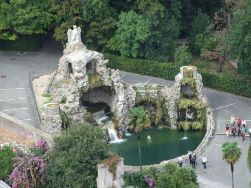 La Fuente del Águila Fontana dellAquilone en los jardines del Vaticano