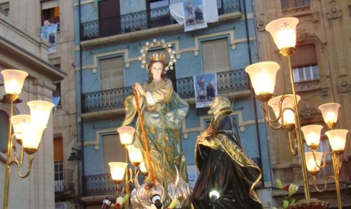 Imagen procesional de la Virgen de los Lirios de Alcoy
