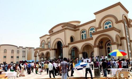 nueva iglesia en los emiratos arabes