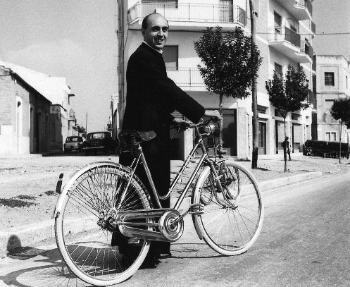 Don-Marco-Bisceglia en bicicleta