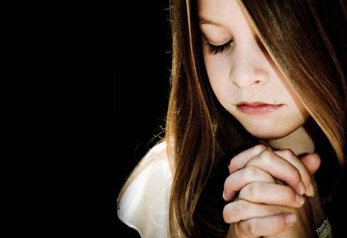 mujer orando