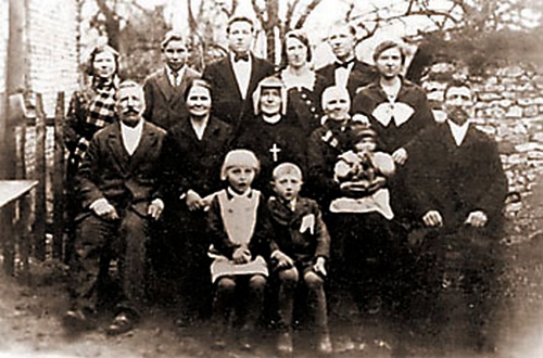 santa faustina kowalska y su familia