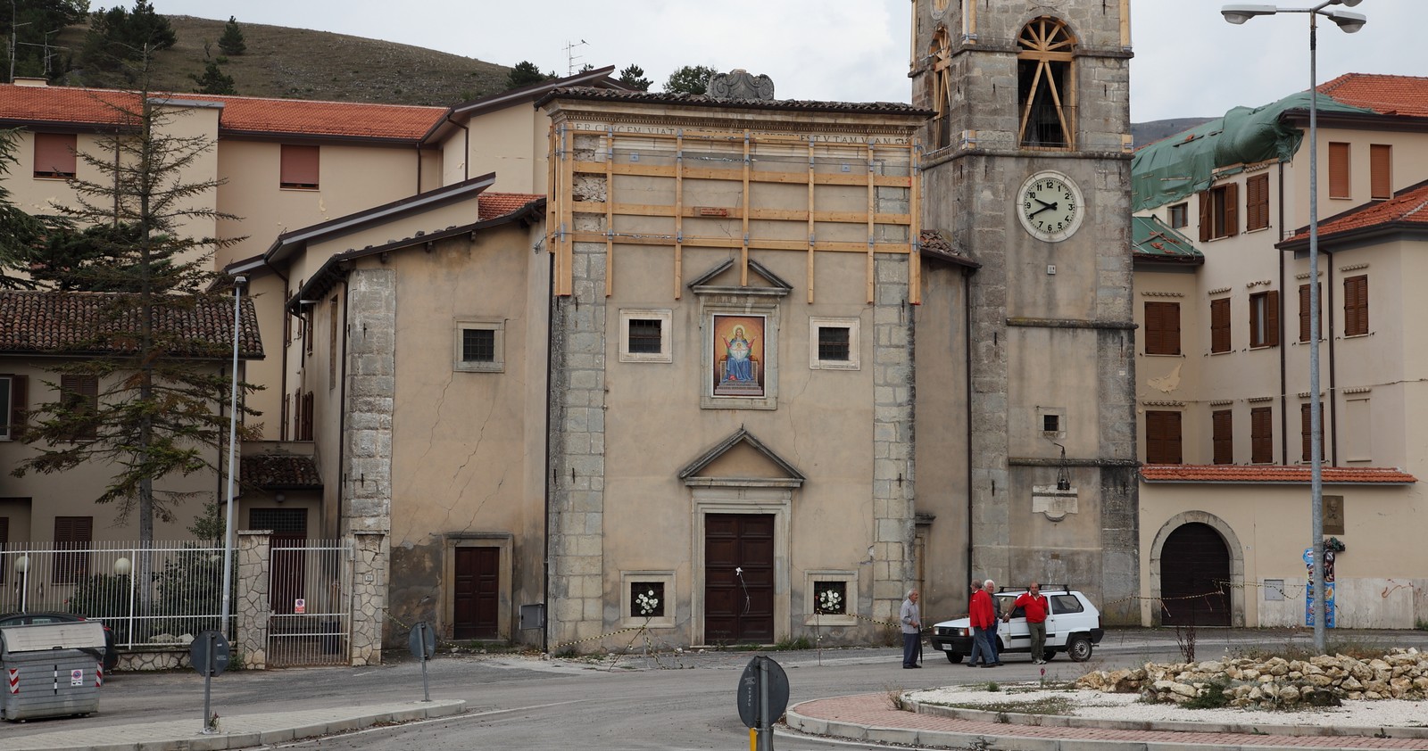 Santa María de la Cruz de Poggio di Roio, Aparición que trajo Grandes Gracias, Italia (Dic)