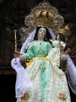 Reina del Rosario de Agua Santa Profusión de Milagros Ecuador 7 oct