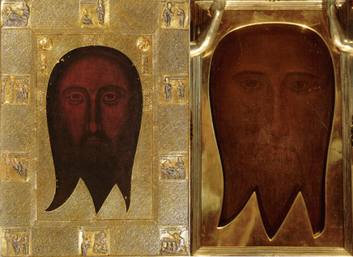 Dos copias medievales tardías de la Imagen de Edesa. La imagen de la izquierda es el Santo Rostro de Génova desde finales del siglo 14, el derecho es el Santo Rostro de San Silvestro