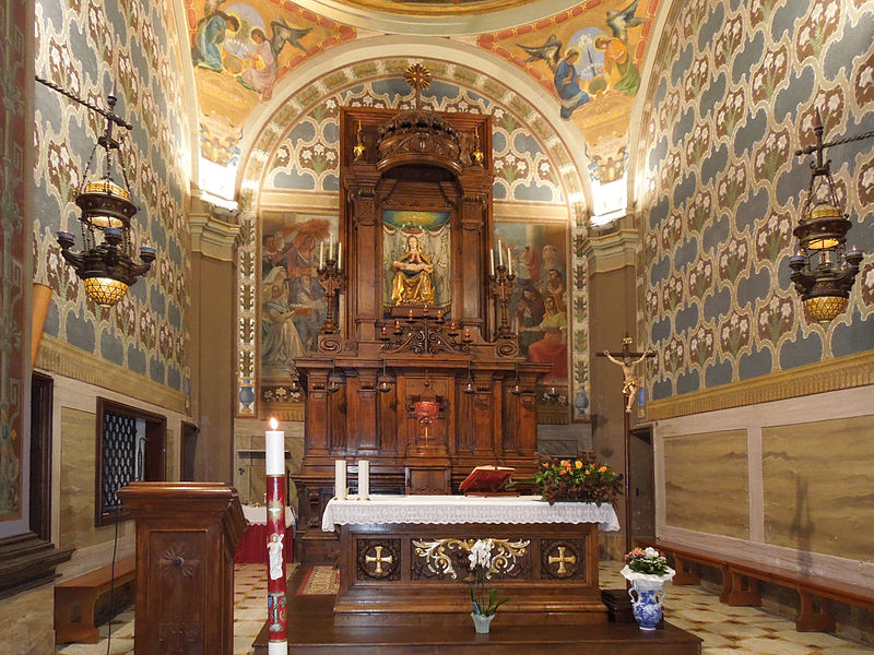 Santa María dei Lumi Aparece en Medio de Luces, Italia (17 ene)