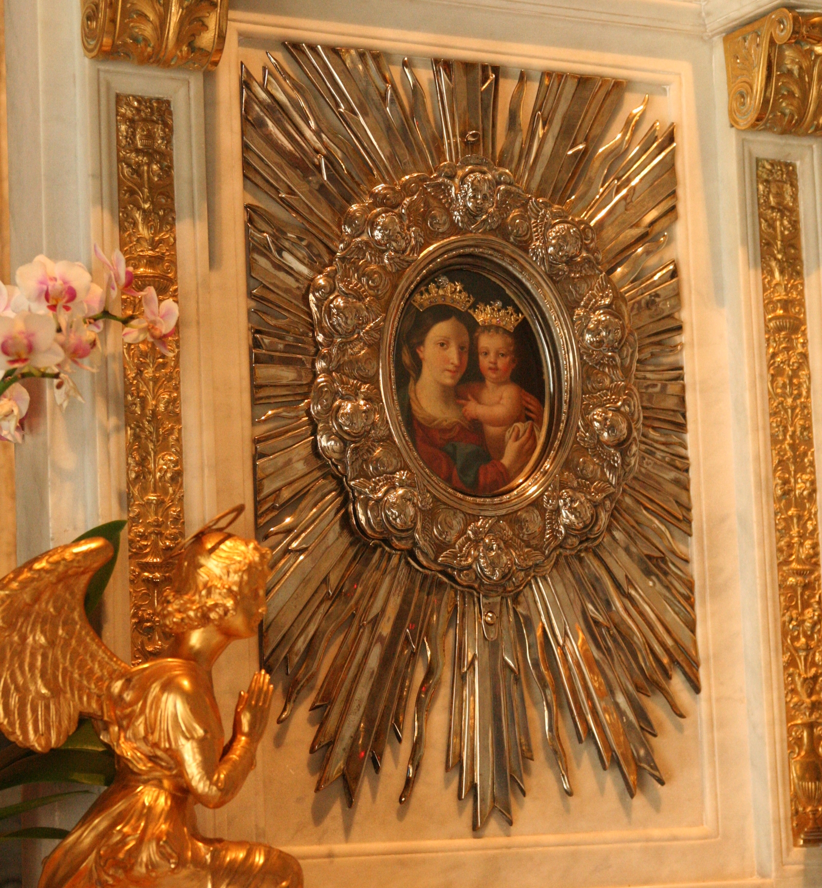 Nuestra Señora de la Confianza, Gracias a quien Contemple la Imagen, Italia (24 feb)