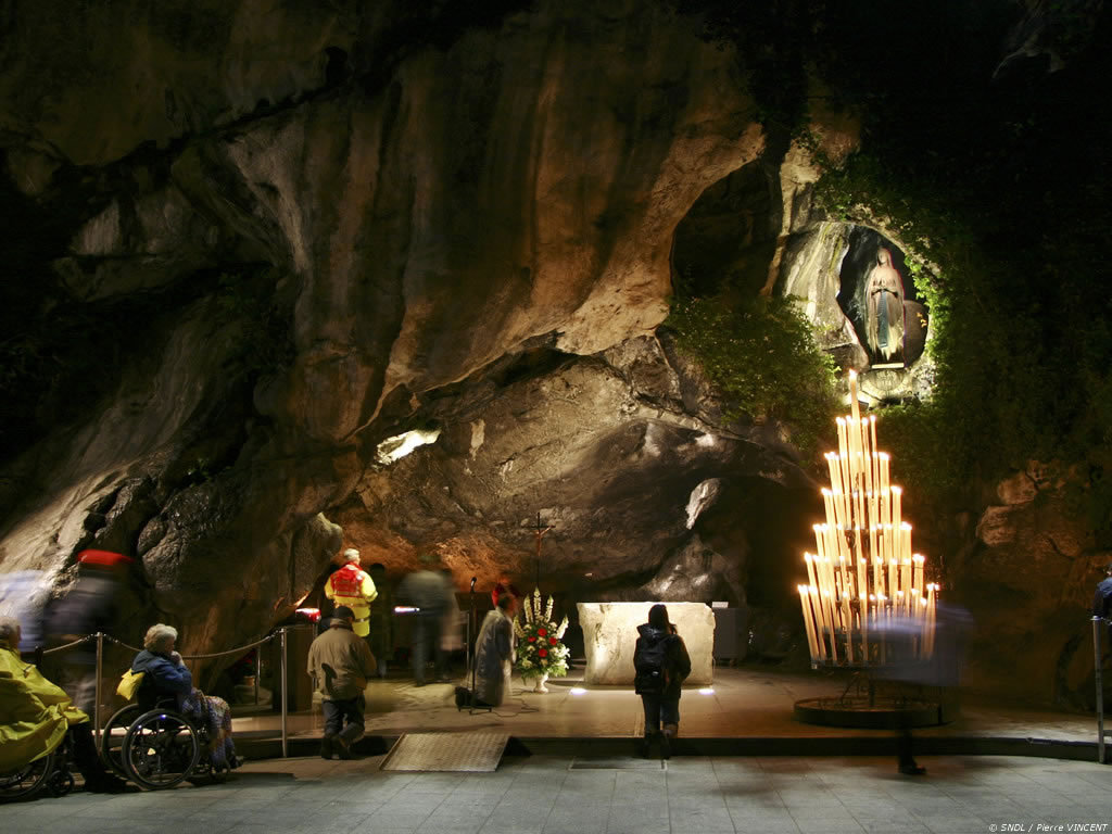Un Recorrido por el Santuario de Lourdes en Francia