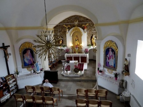 interior iglesia kurescek