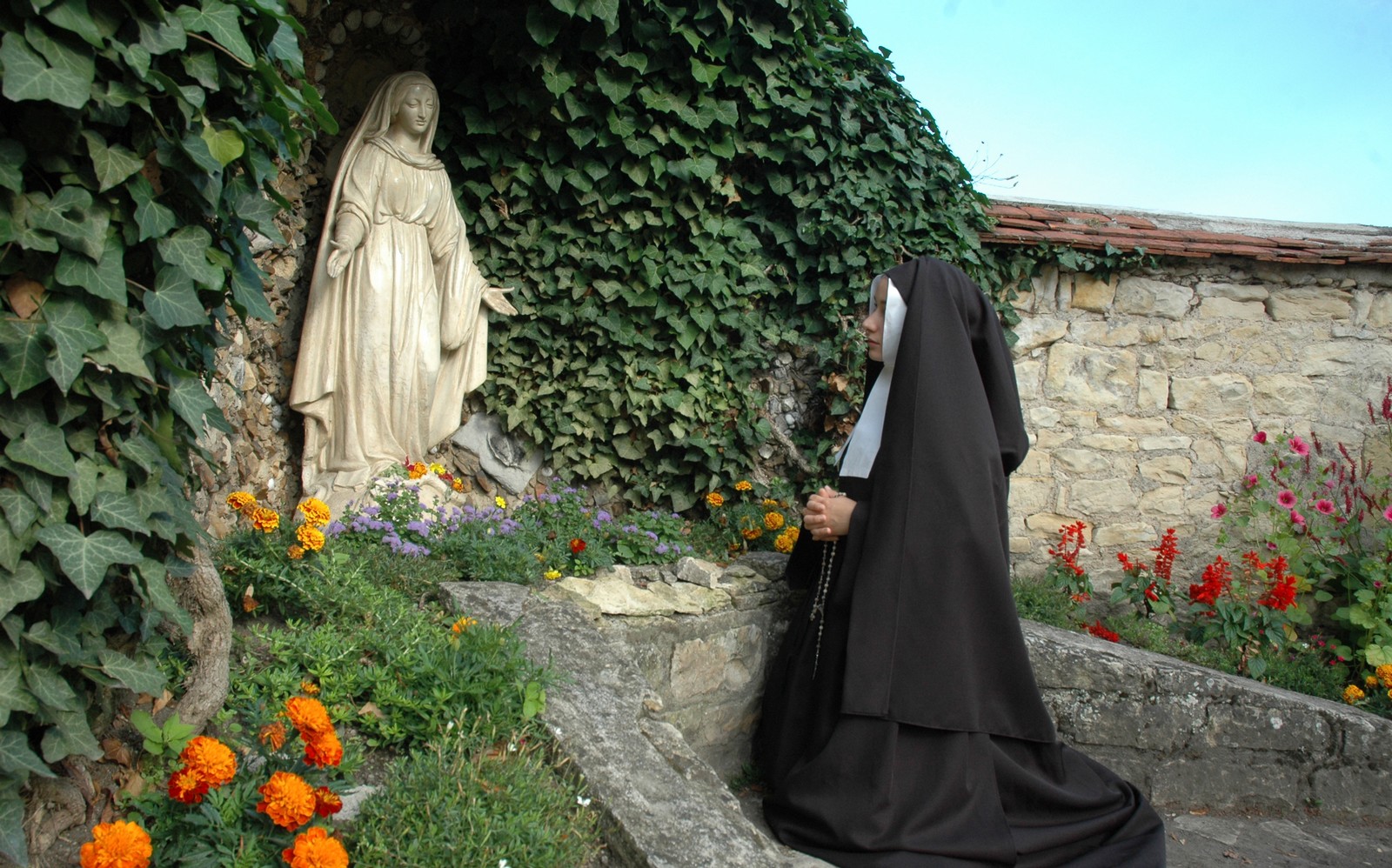 La Impresionante Historia de Bernardita Soubirous, la Vidente de Lourdes