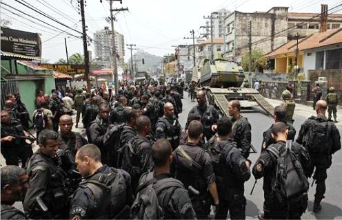 militares brasileros ocupando favelas