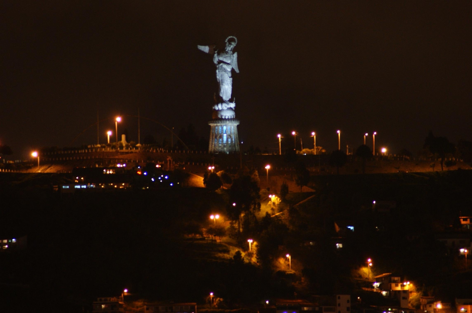 Virgen del Panecillo, la enorme Estatua que se ve desde todo Quito, Ecuador (28 mar)