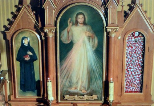 panel de la divina misericordia en iglesia