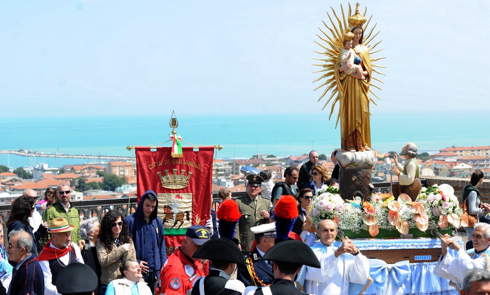 Nuestra Señora del Esplendor, el Pueblo Vio la Luz de la Aparición, Italia (22 abr)