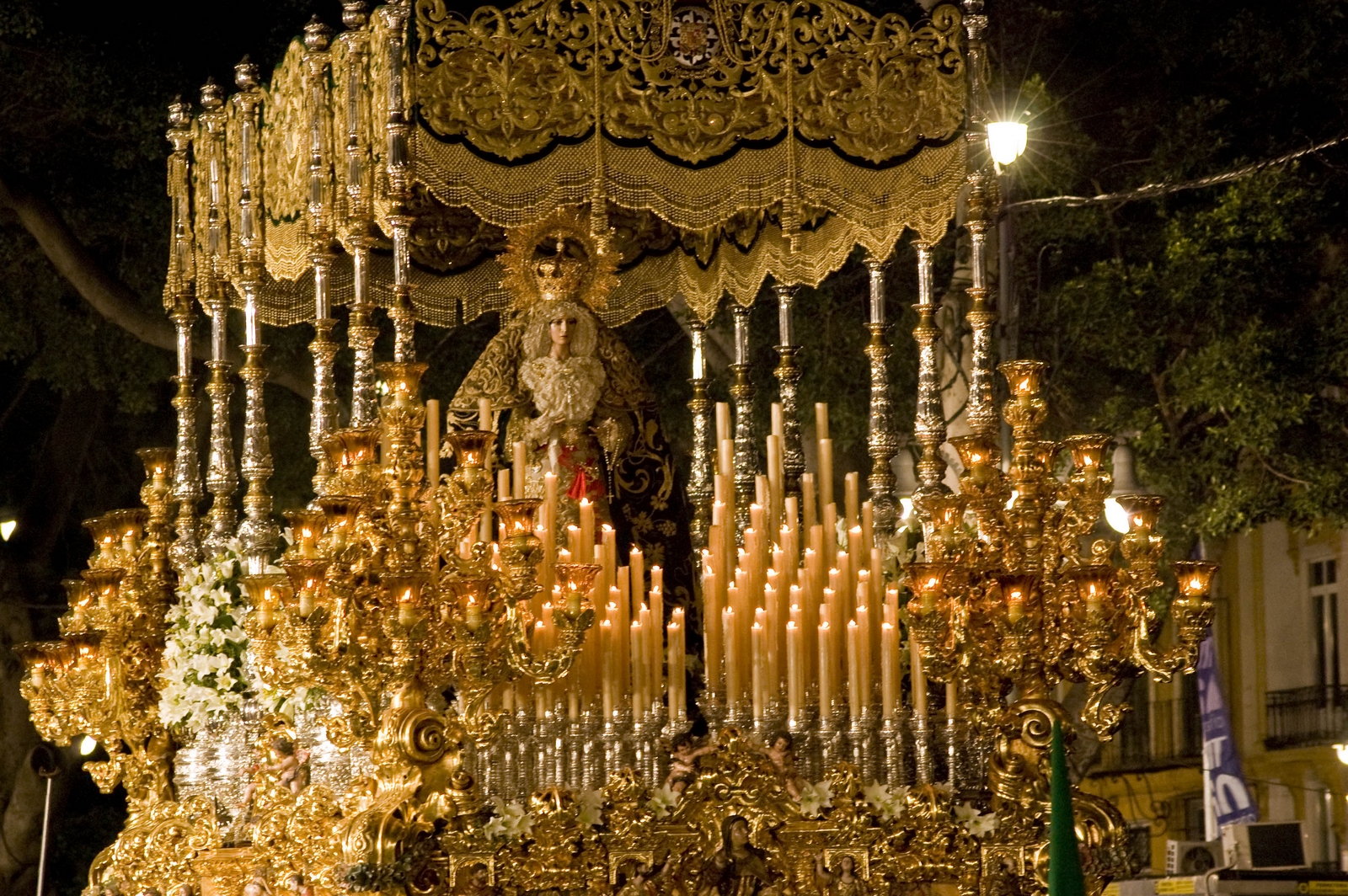 Algarabía y Tradición de 500 años en la Semana Santa de Málaga