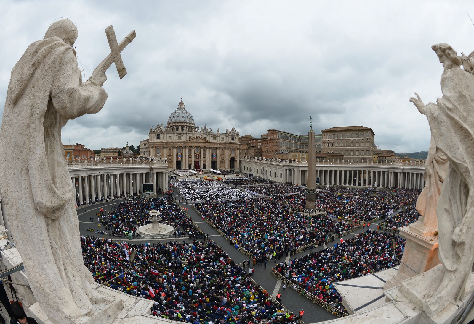 10 Milagros e historias impresionantes de Papas y Mitos de la Iglesia