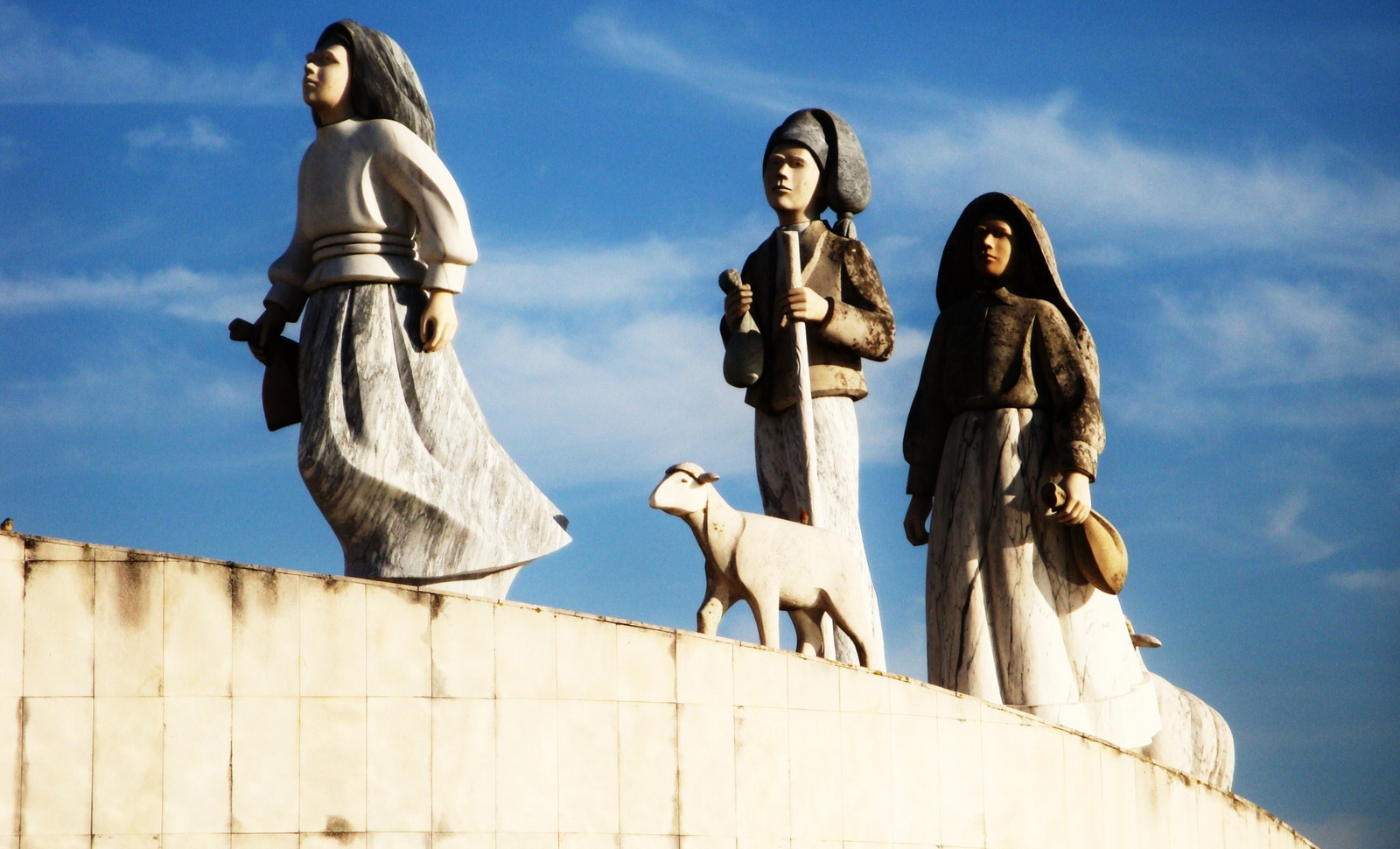 Virgen de Fátima, la más Profética de las Apariciones, Portugal (13 may)