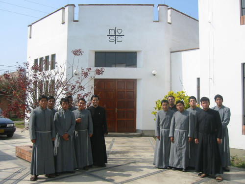 seminaristas de los misioneros del sagrado corazon en peru