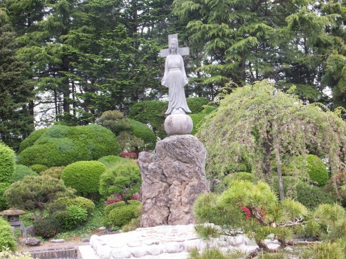estatua de akita (2)