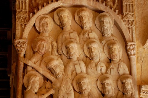 estatua jesus y los 12 apostoles fondo