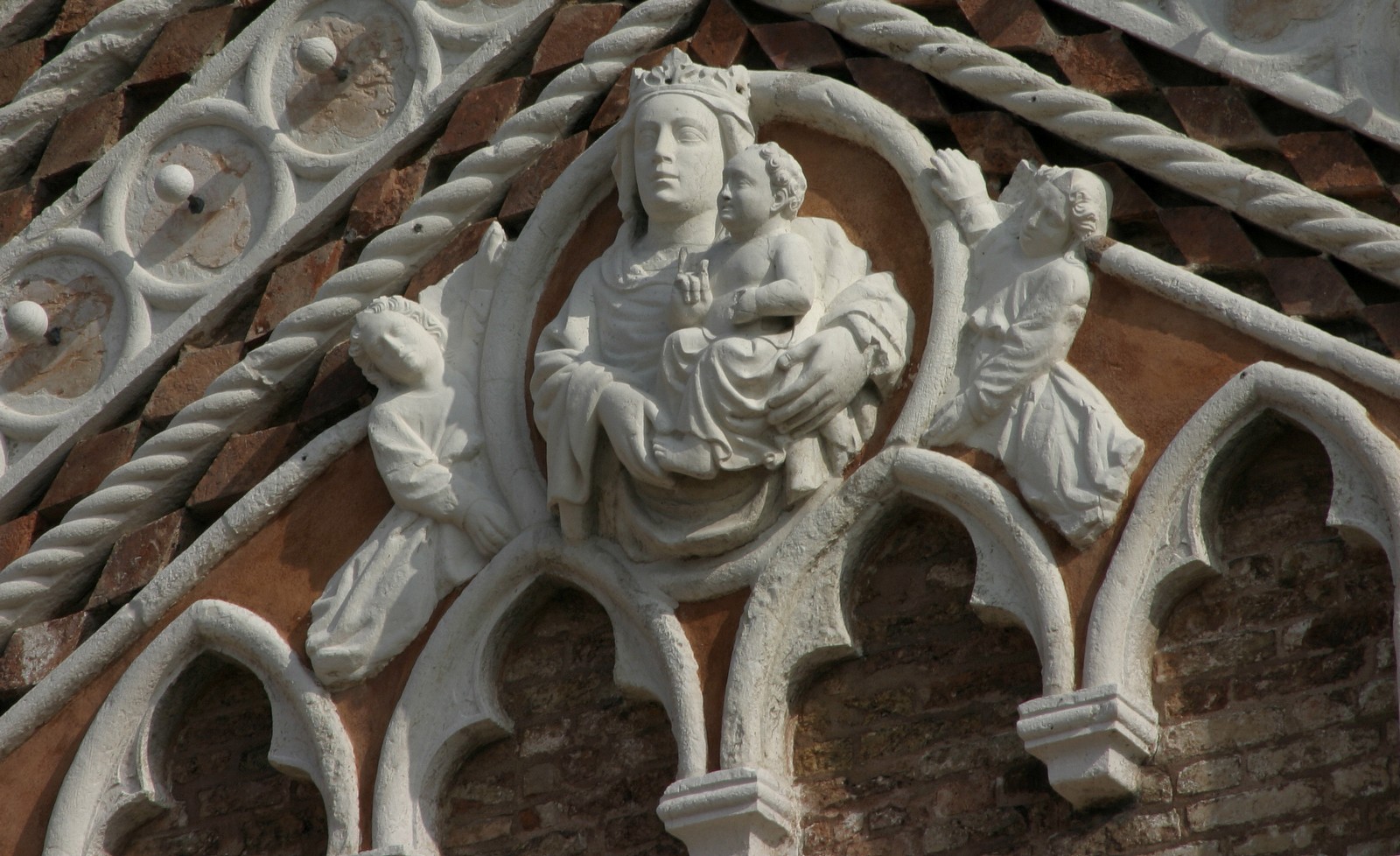 Nuestra Señora del Huerto, Aparece para Sanar de la Peste, Italia (2 jul)