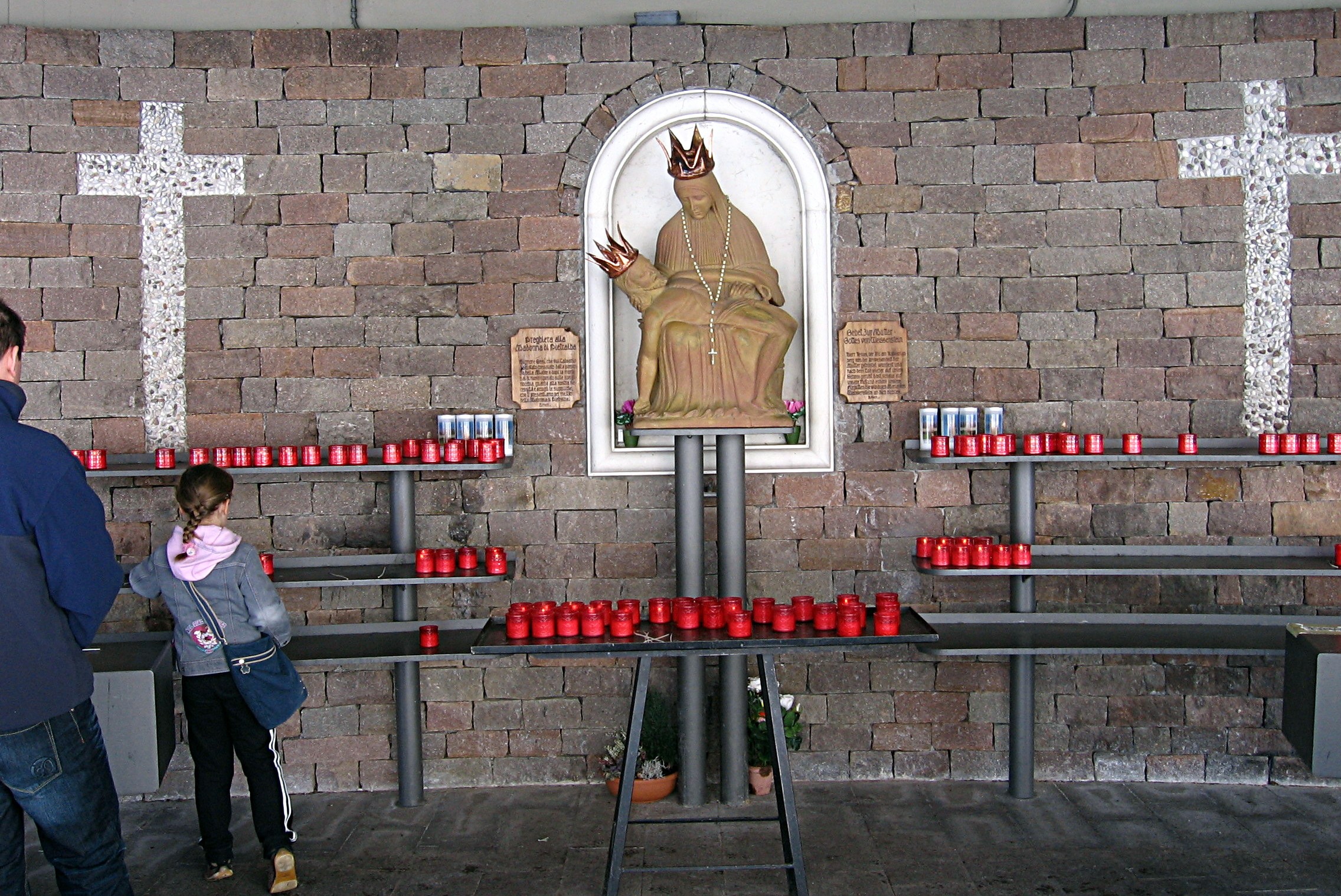 Santa María de Pietralba, una Estatua Milagrosa, Italia (26 jul, 15 ago, 3º dgo sep)