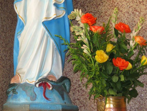 Virgen María aplasta la cabeza de la serpiente
