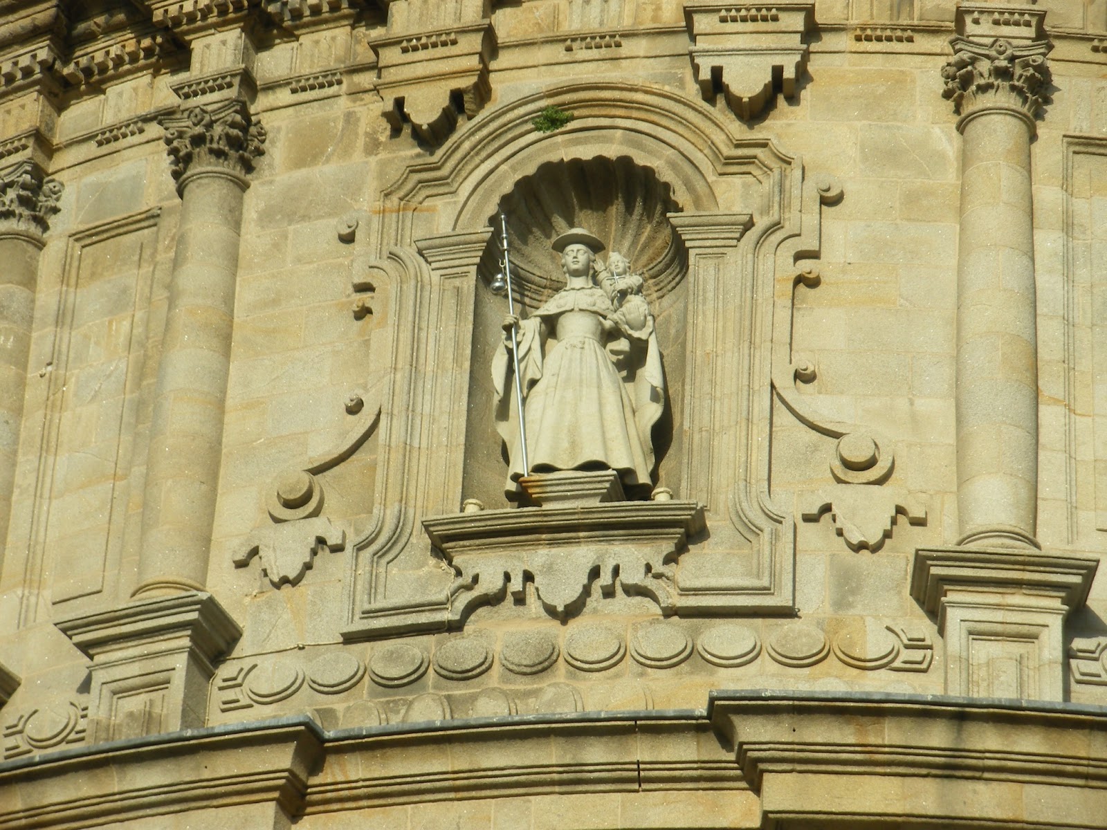 Virgen Peregrina de Pontevedra, de Éfeso al Camino de Santiago, España (15 ago)