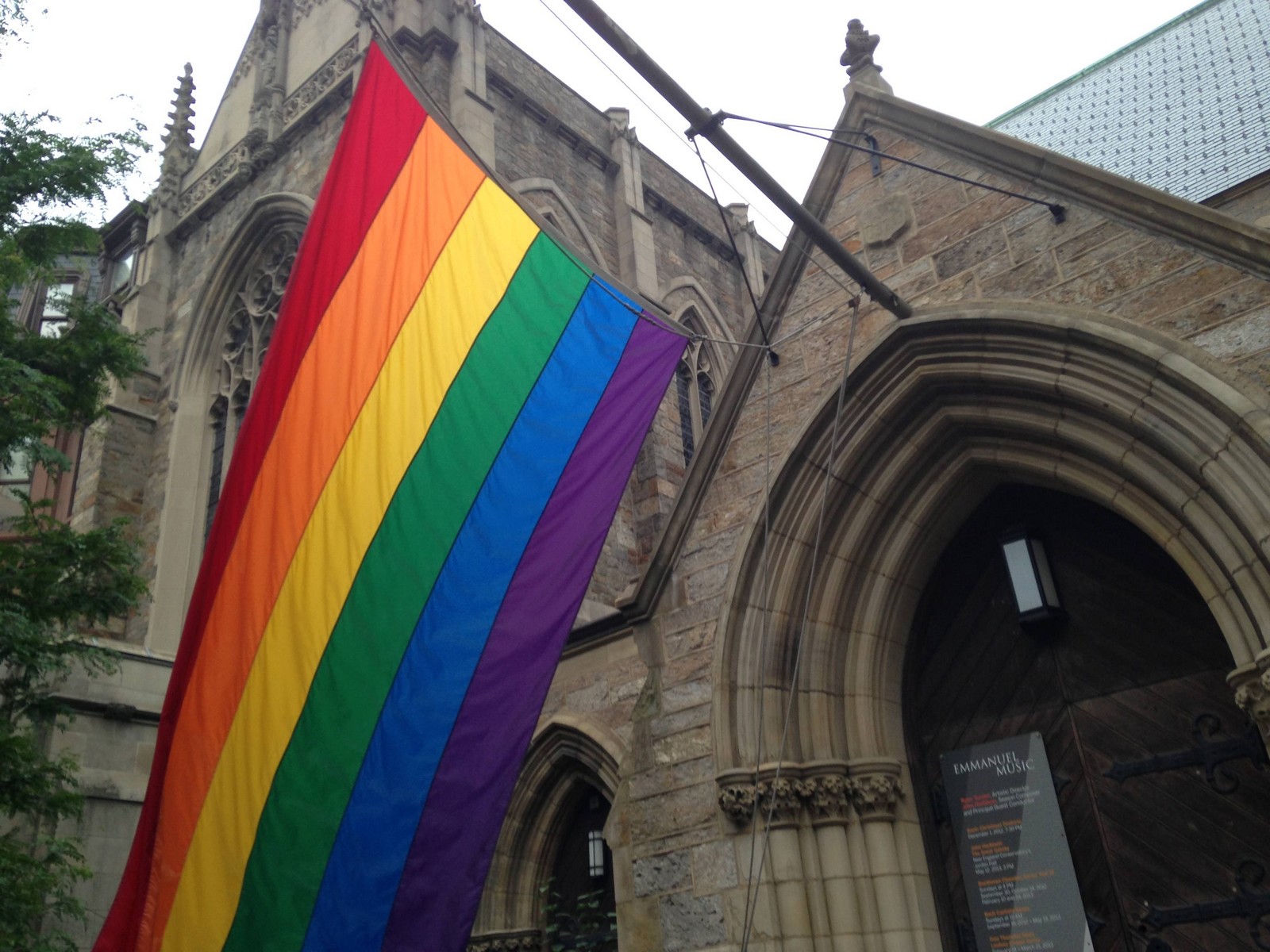 Revelaciones sobre la Actividad de Sacerdotes Gay en la Iglesia Católica