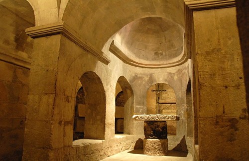 cripta donde estaban los restos de santa ana en apt