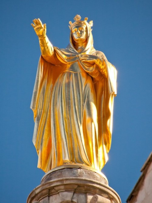 estatua de santa ana
