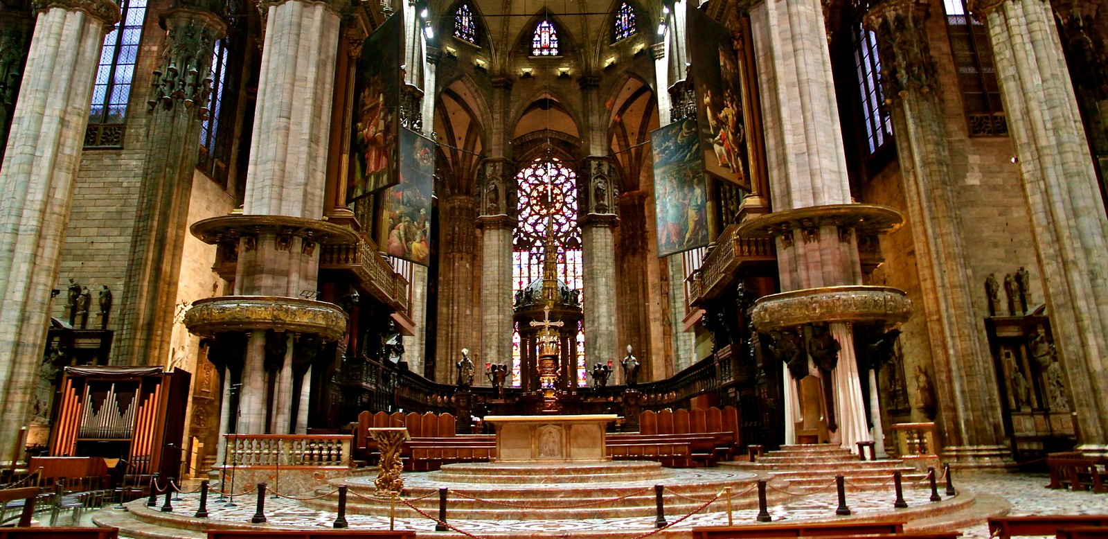 Dedicado a la Virgen María: el Duomo de Milan, Italia