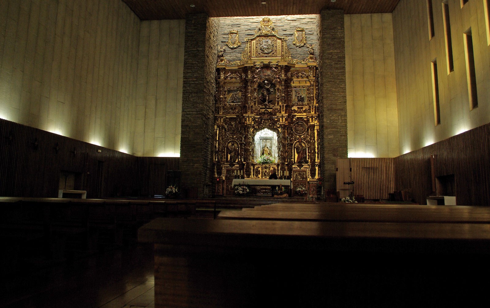 Nuestra Señora del Camino de León, Aparece con una Señal Gigantesca, España (5 oct)