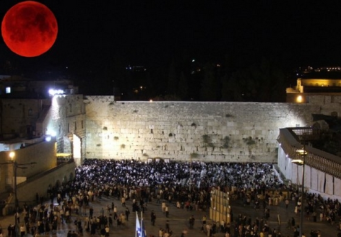 luna de sangre en el muro de los lamentos de israel