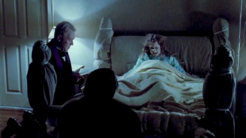 the exorcist posesa en la cama
