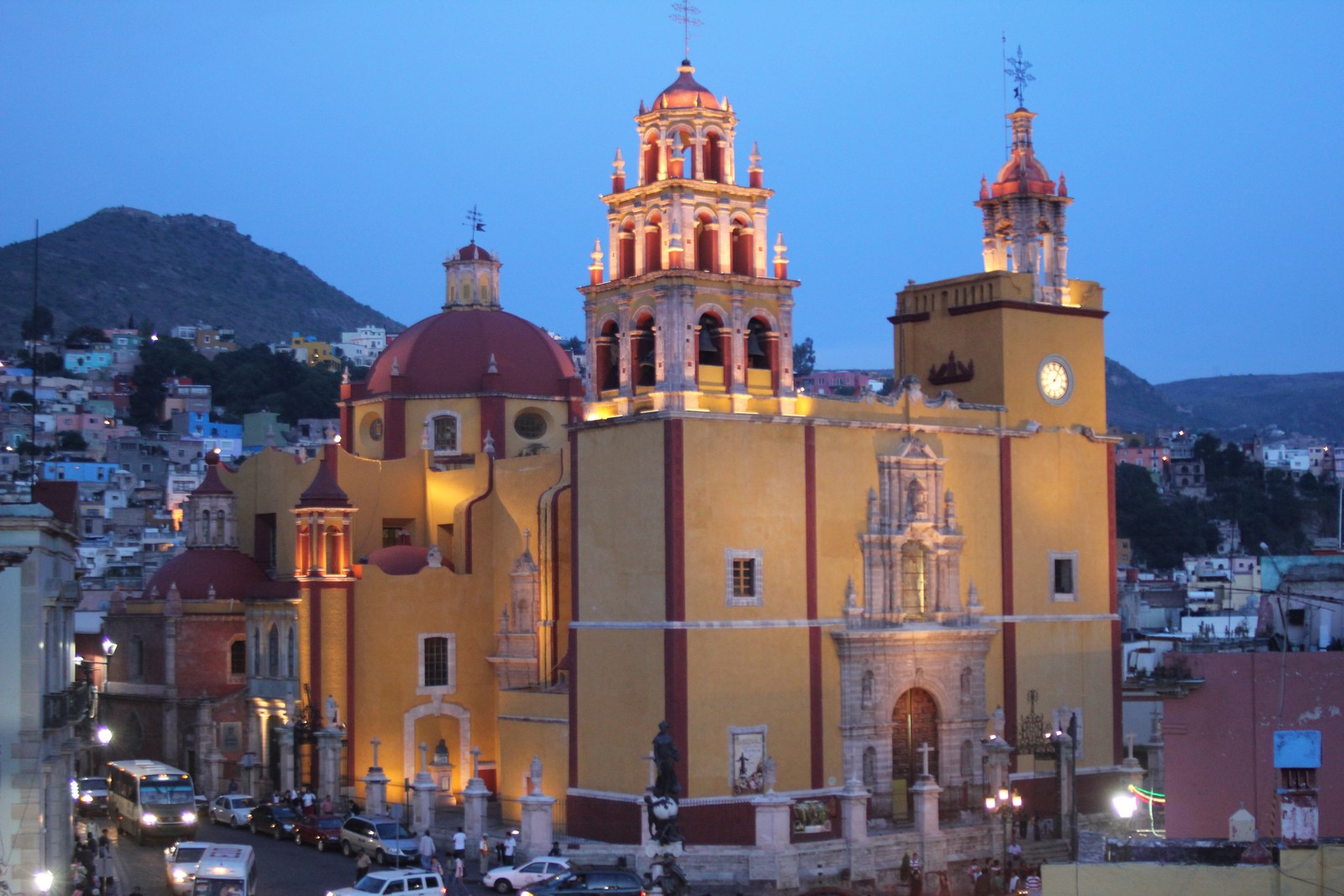 Nuestra Señora de Guanajuato, Famosa por sus iluminaciones, México (18 nov)