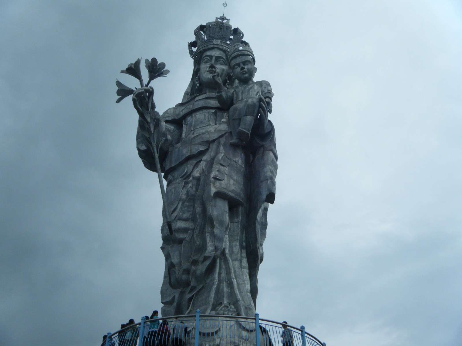 Nuestra Señora de la Nube, María Apareció entre las Nubes, Ecuador (1º ene)