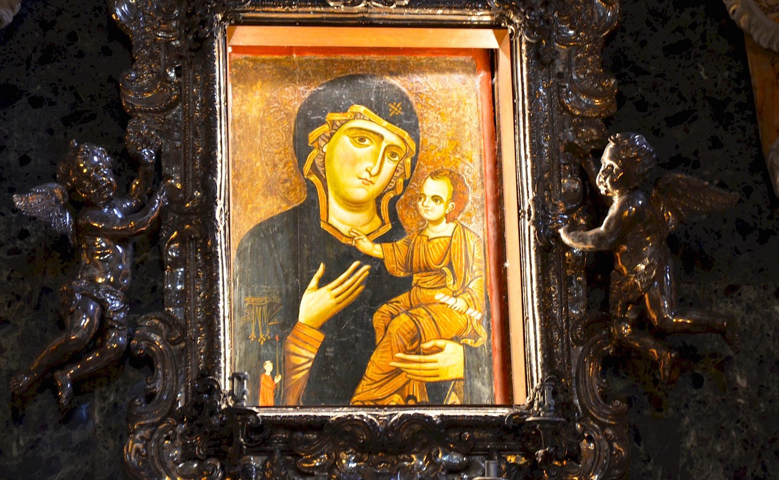 Nuestra Señora de la Madia, aparece y ayuda a terminar Su Iglesia, Italia (16 dic)
