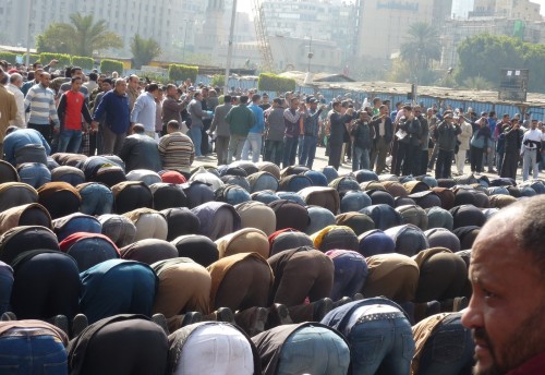 musulmanes orando en europa