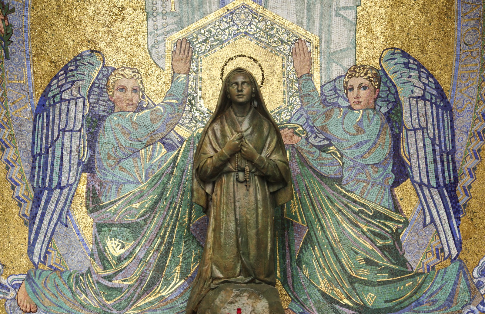 Las Actuales Profecías de Nuestra Señora de Lourdes