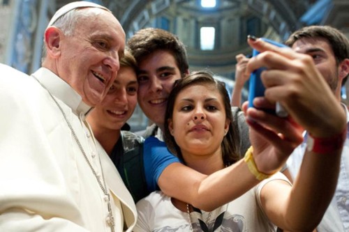 pope-francis-selfie