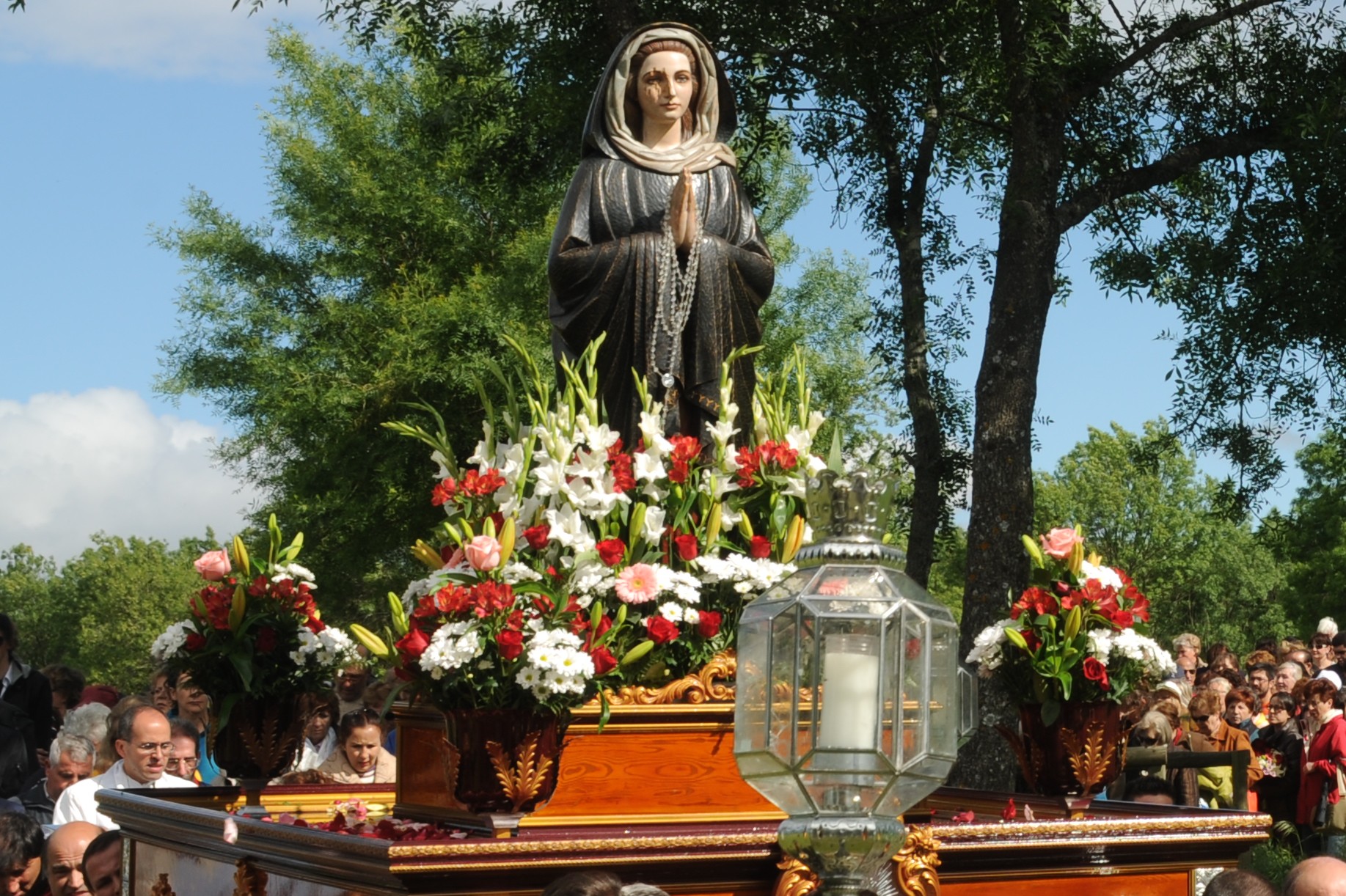 Virgen Dolorosa de El Escorial, Aparición con Muchos Frutos, España (14 jun)